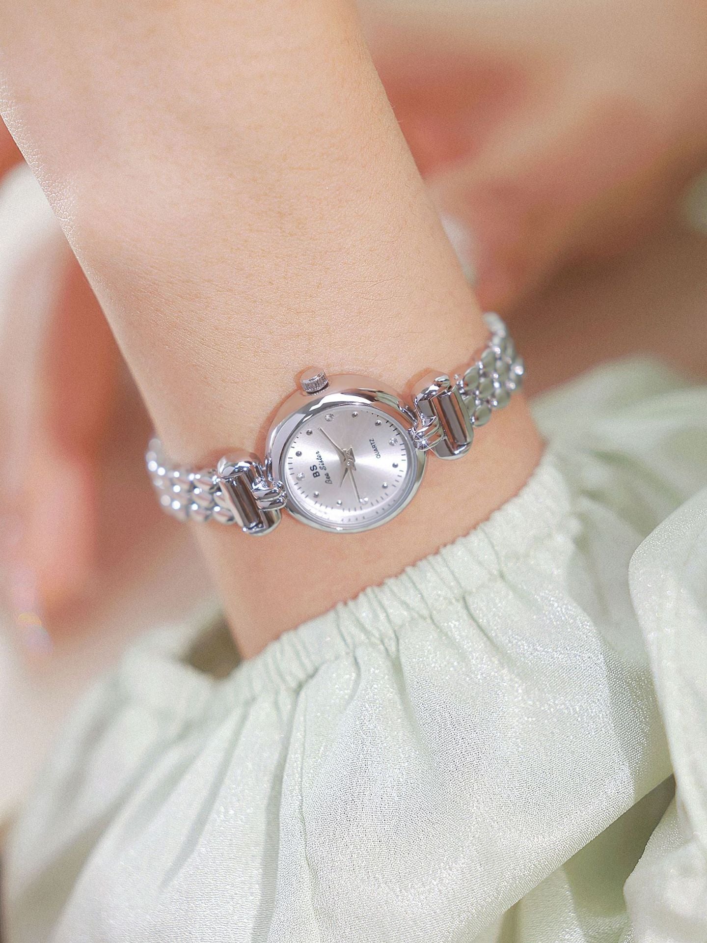 Round Crystal Dial Link Bracelet Watch