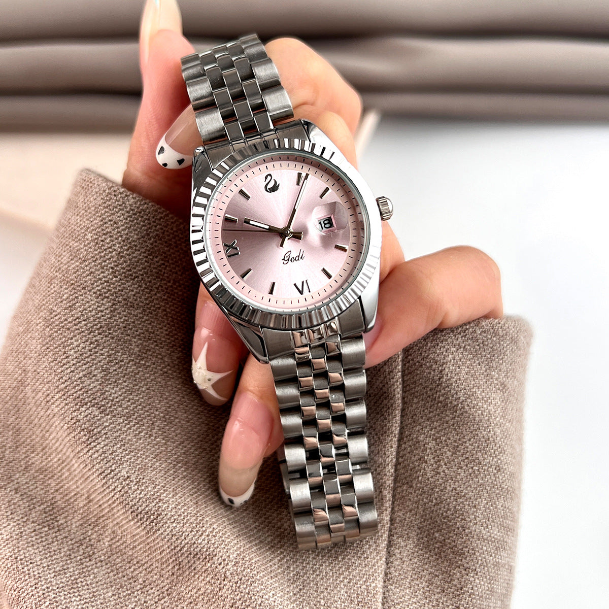 Fluted Bezel Date Dial Bracelet Watch