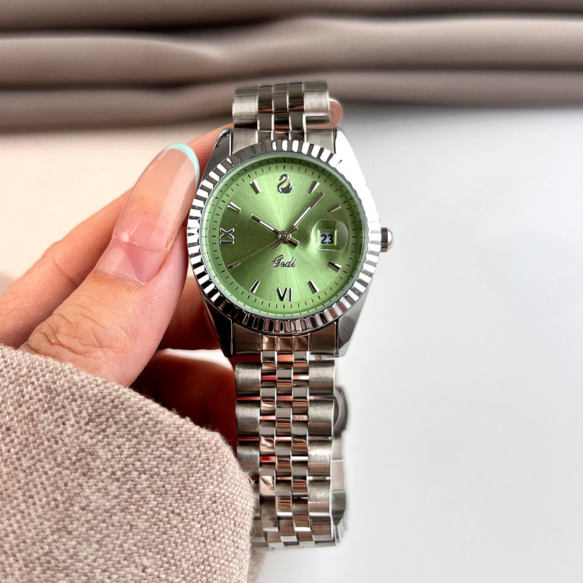 Fluted Bezel Date Dial Bracelet Watch