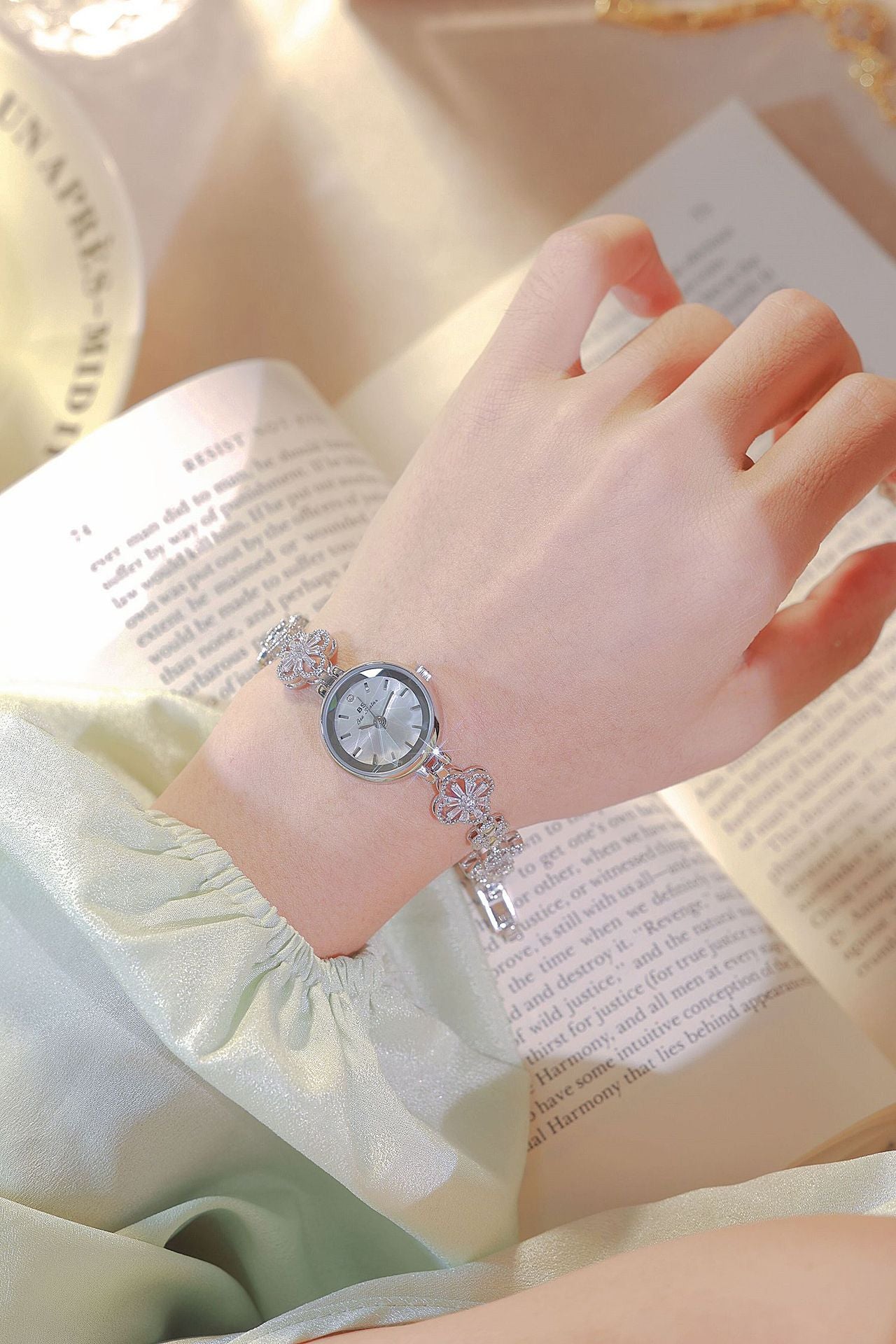 Round Minimal Dial Floral Crystal Watch