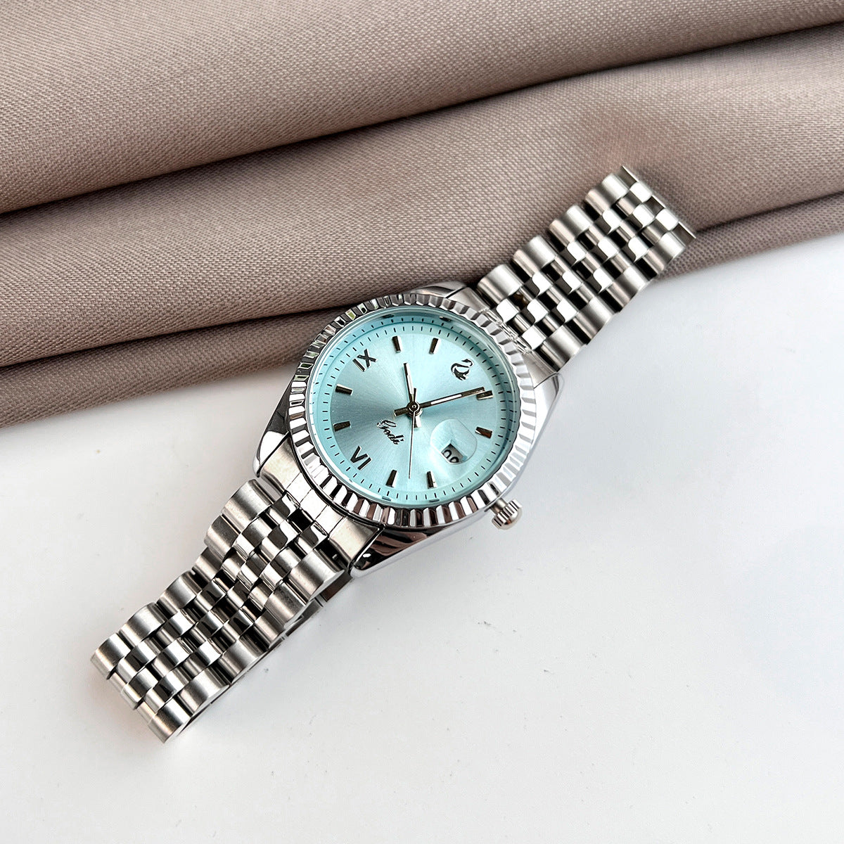 Fluted Bezel Date Dial Bracelet Watch