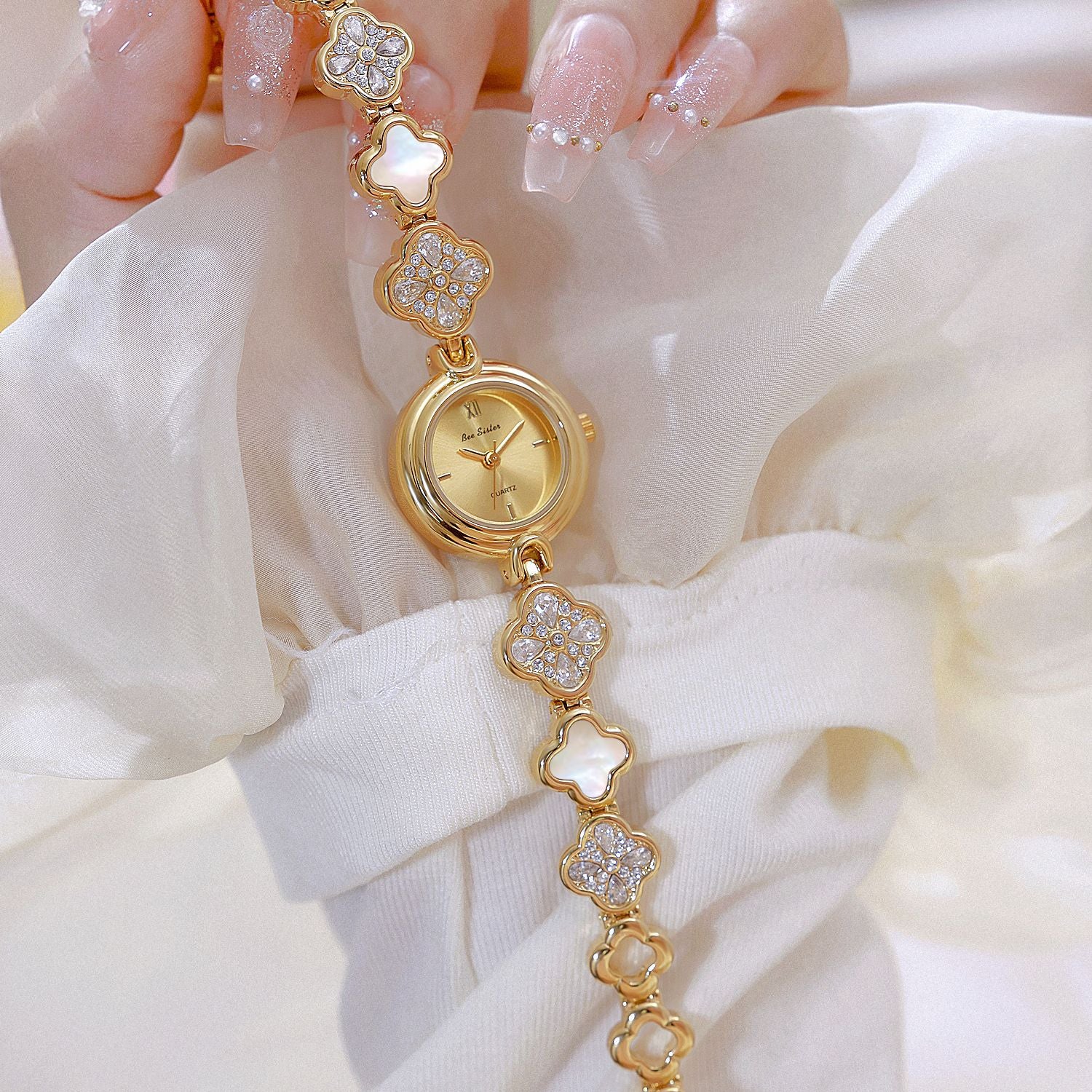 Elegant Floral Design Quartz Watch