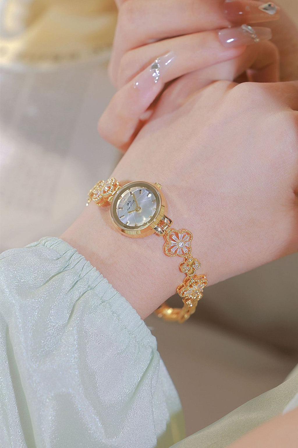 Round Minimal Dial Floral Crystal Watch