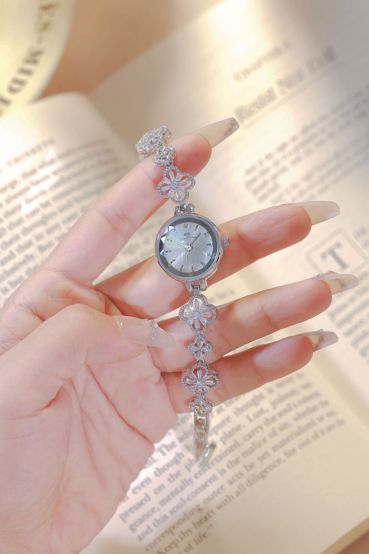 Round Minimal Dial Floral Crystal Watch
