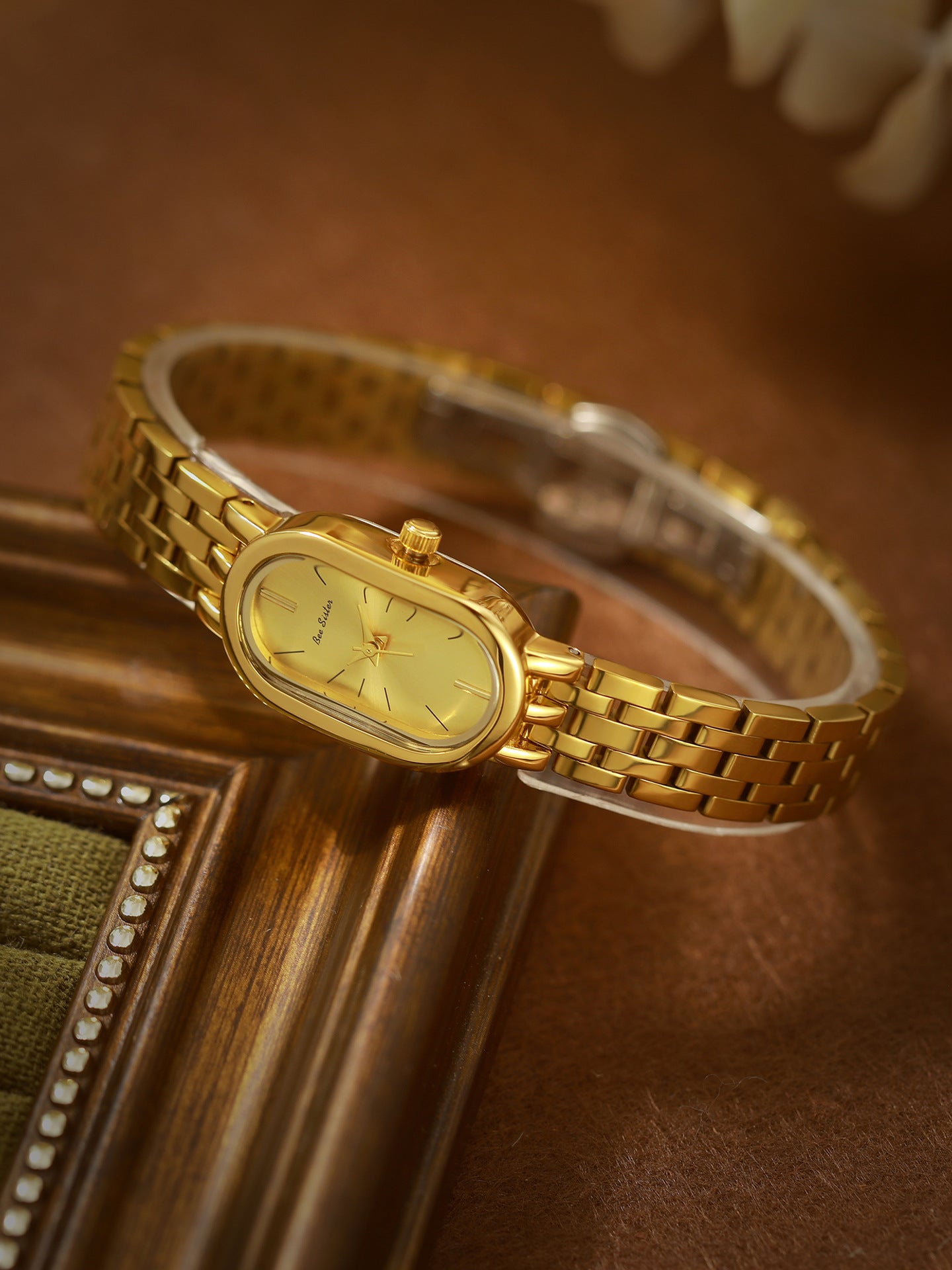 Minimalist Stainless Steel Quartz Watch