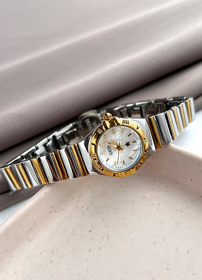 Fluted Bezel Roman Marker Bracelet Watch