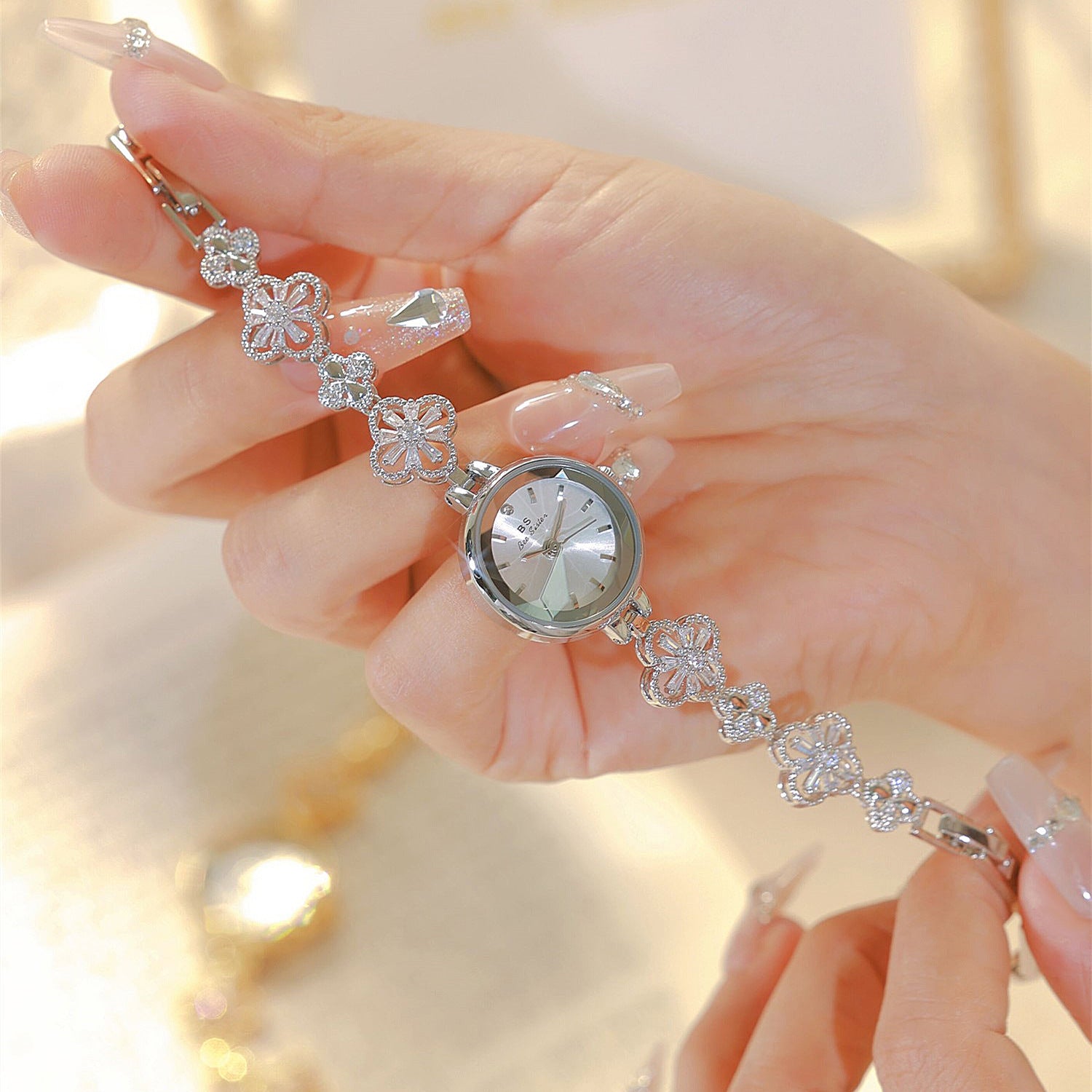 Round Minimal Dial Floral Crystal Watch