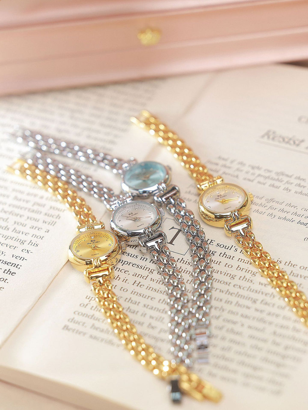 Round Crystal Dial Link Bracelet Watch