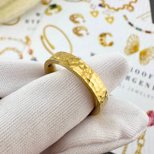 Aureum Hammered Band