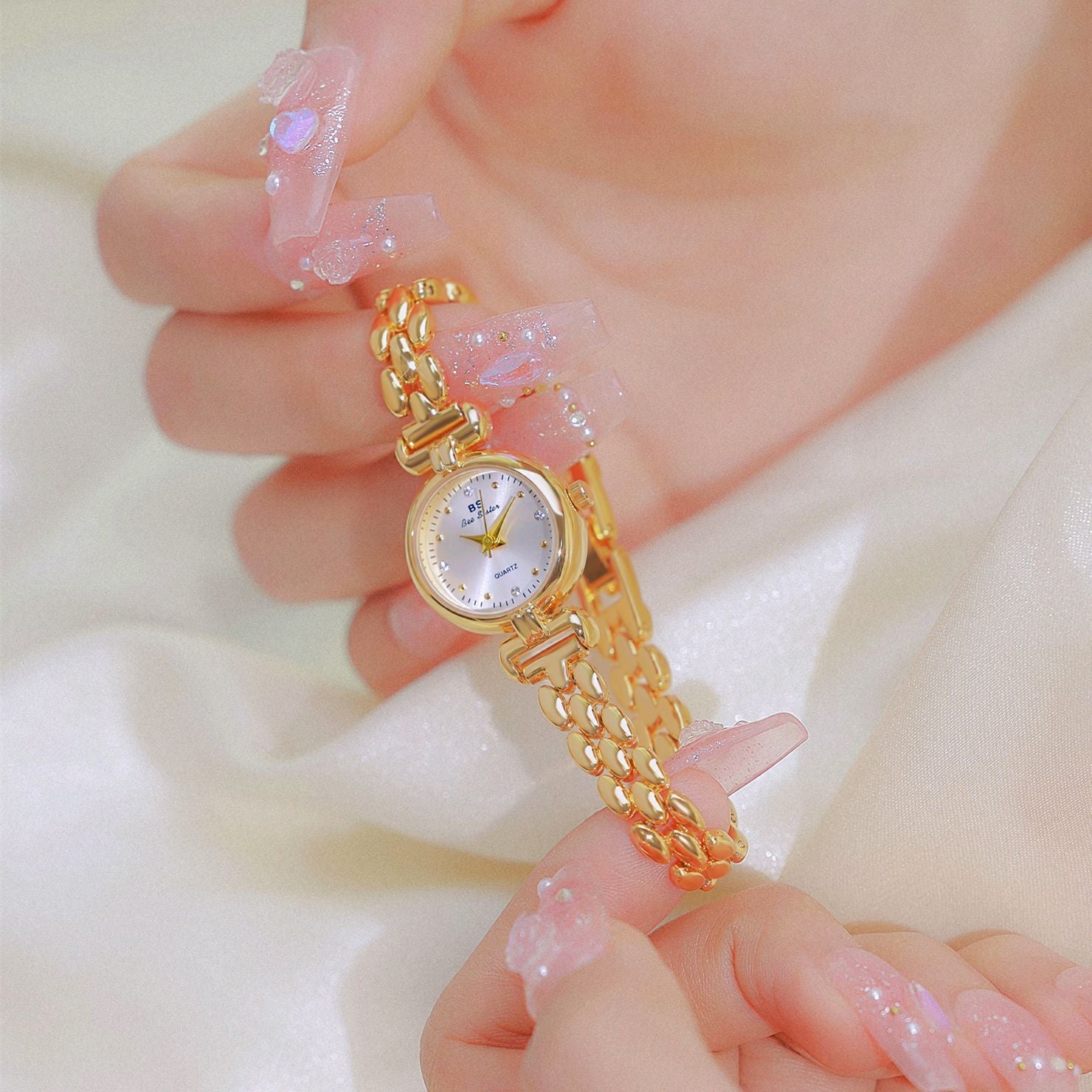 Round Crystal Dial Link Bracelet Watch
