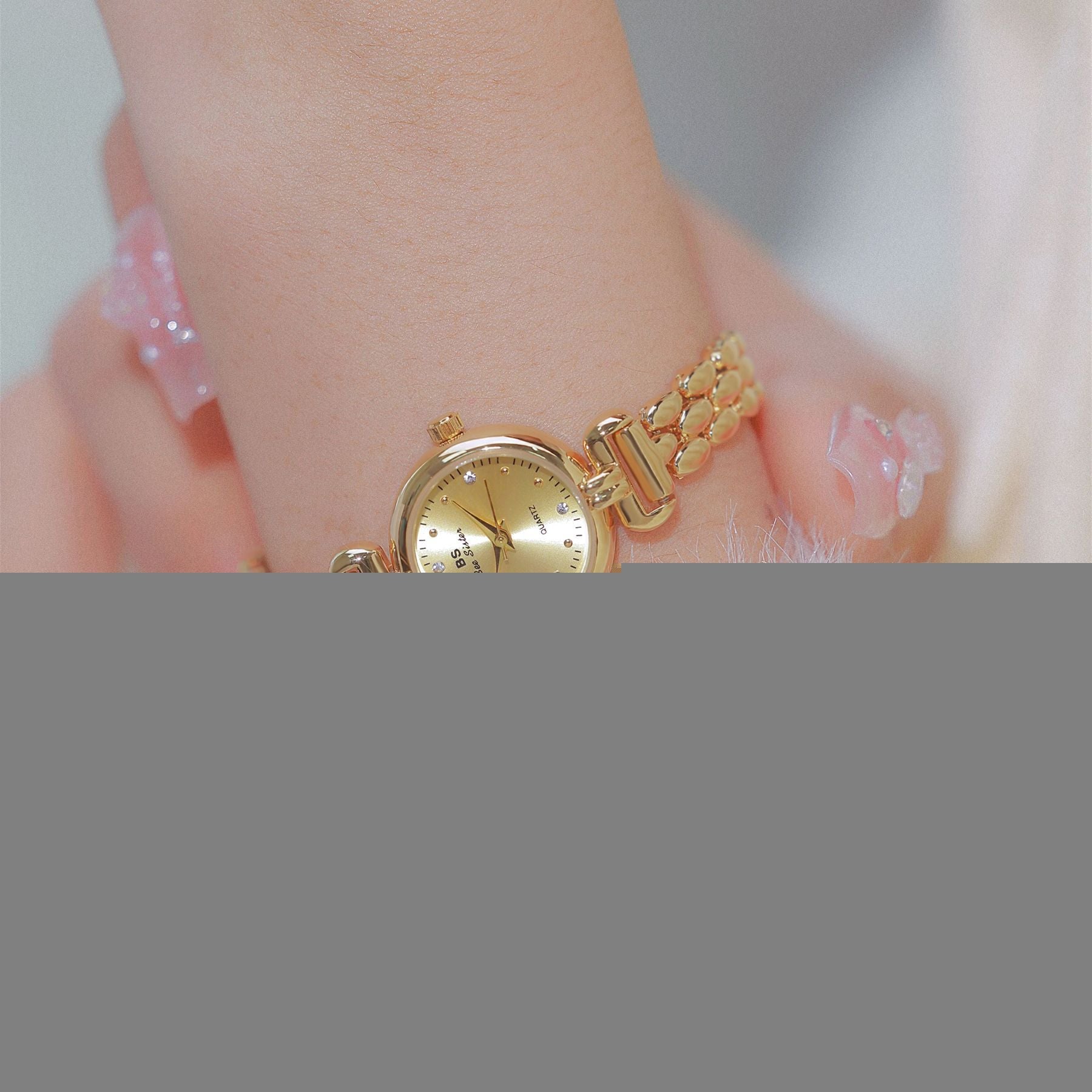 Round Crystal Dial Link Bracelet Watch