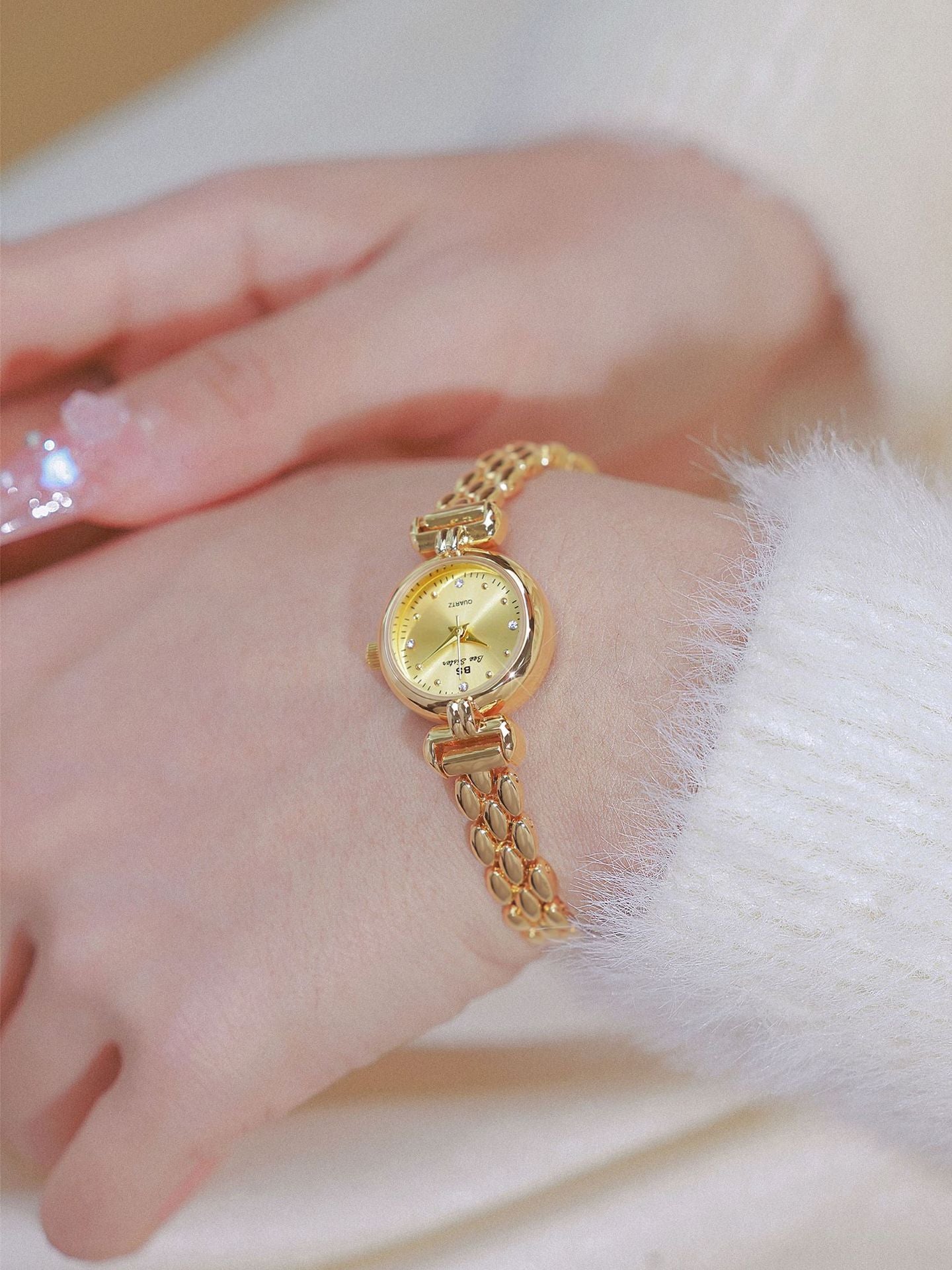 Round Crystal Dial Link Bracelet Watch