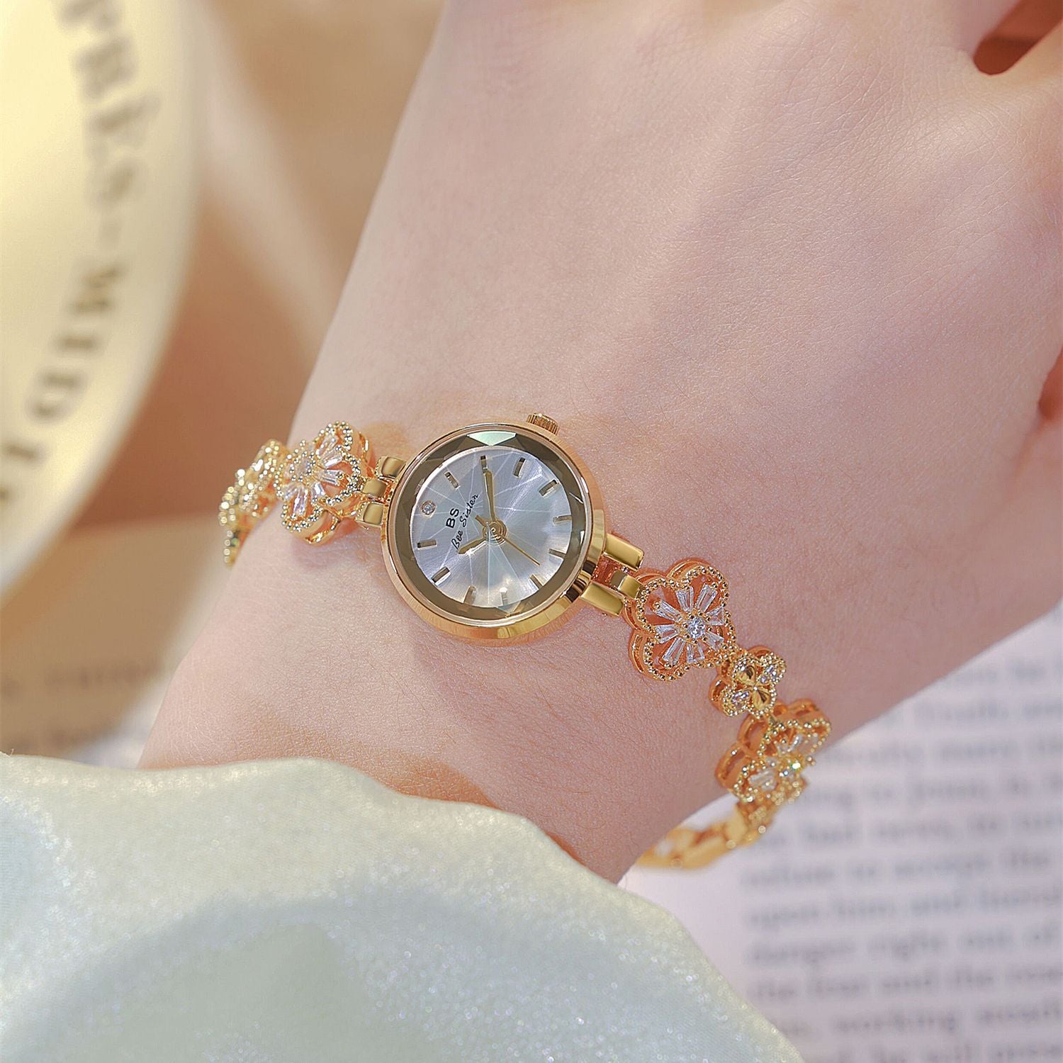 Round Minimal Dial Floral Crystal Watch