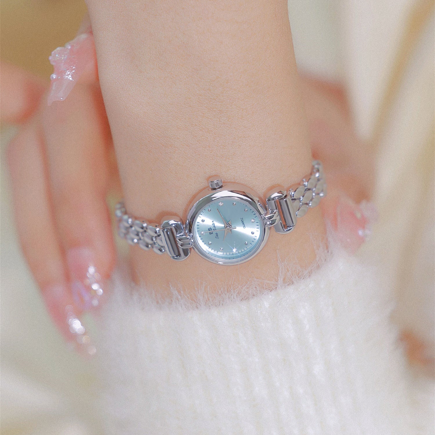 Round Crystal Dial Link Bracelet Watch