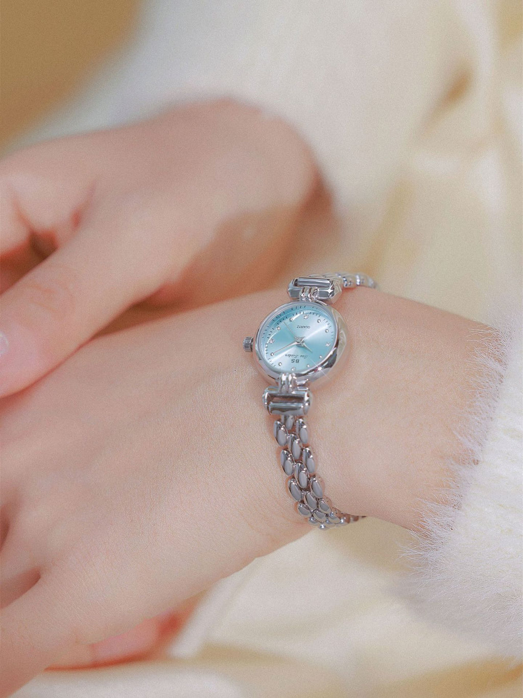 Round Crystal Dial Link Bracelet Watch