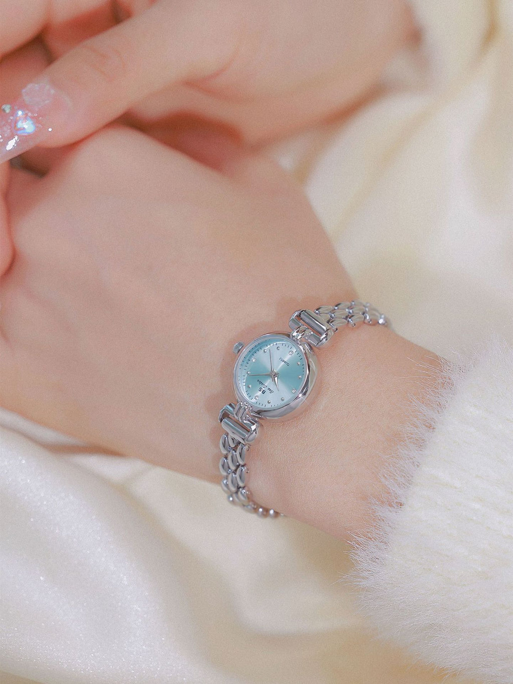 Round Crystal Dial Link Bracelet Watch