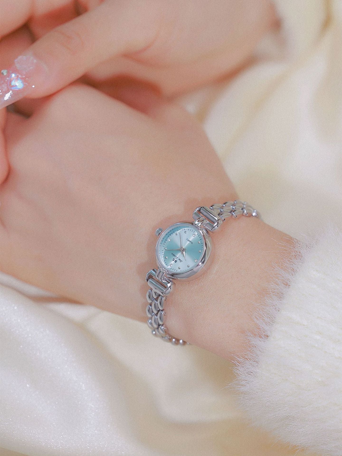 Round Crystal Dial Link Bracelet Watch