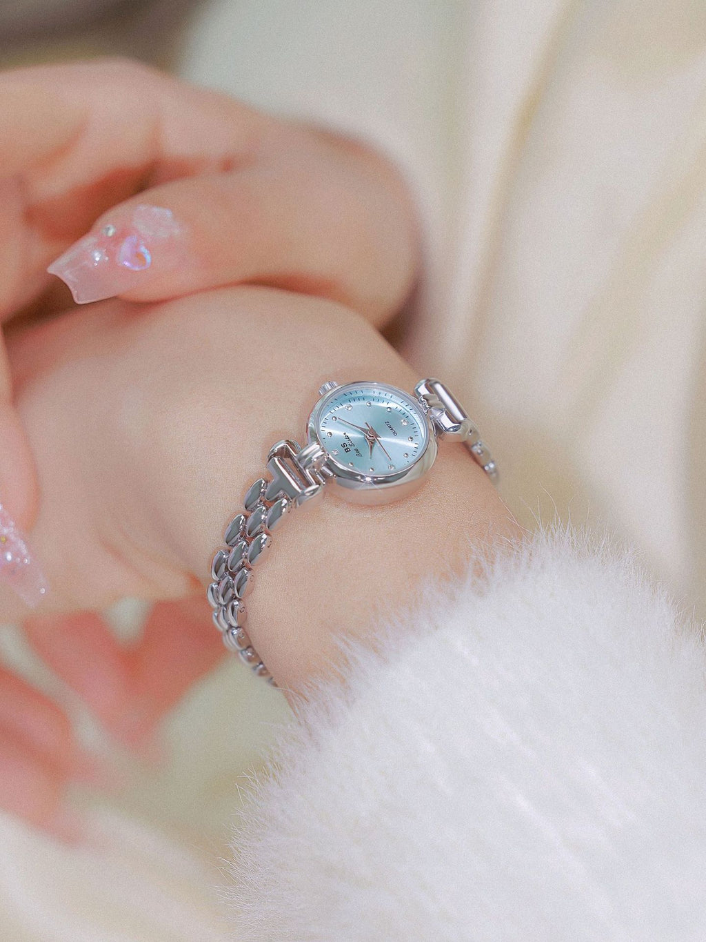 Round Crystal Dial Link Bracelet Watch