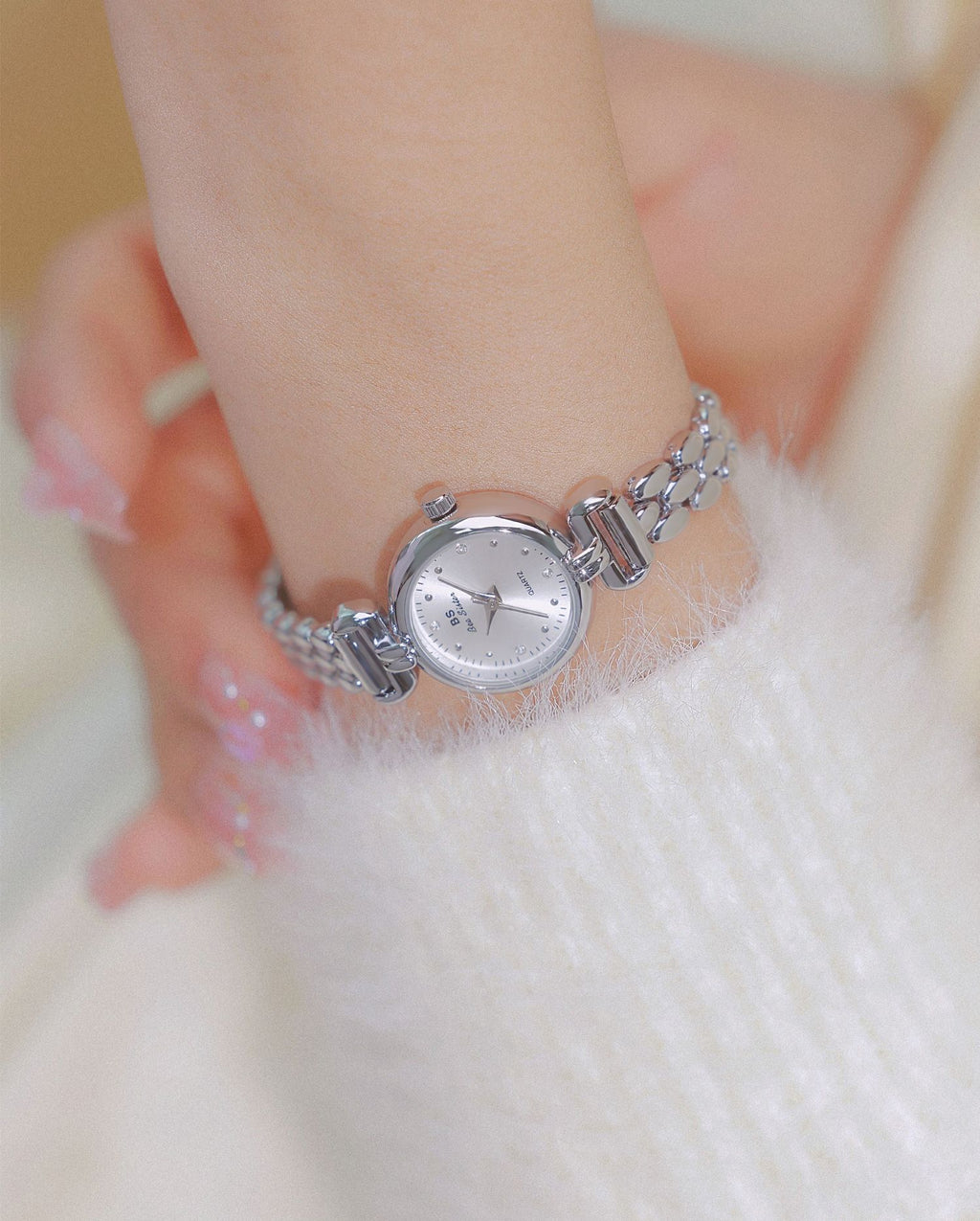 Round Crystal Dial Link Bracelet Watch