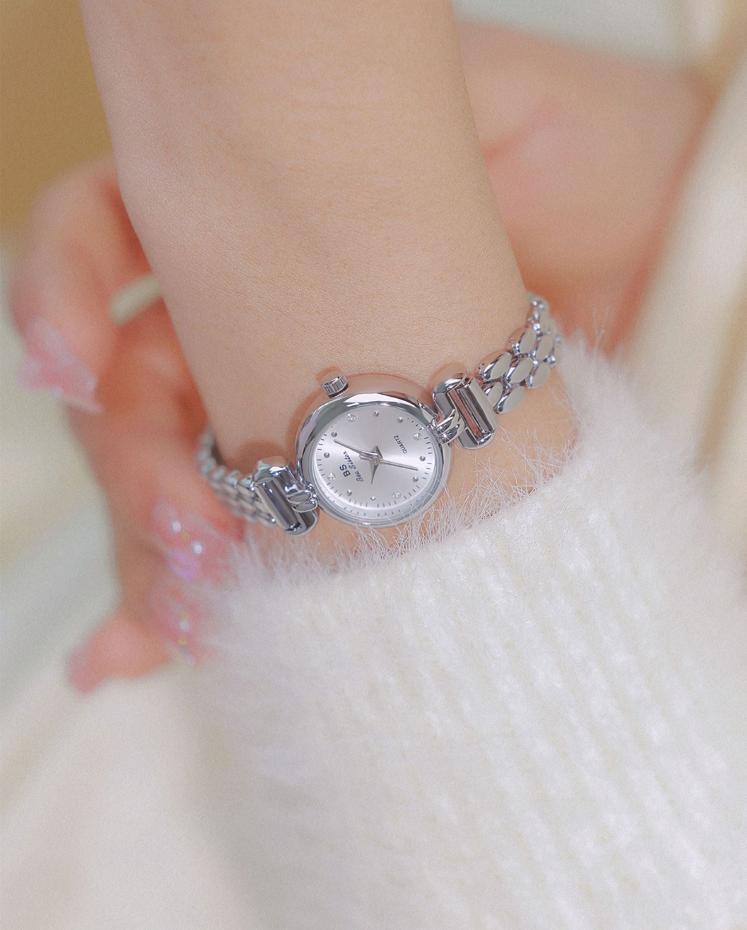 Round Crystal Dial Link Bracelet Watch