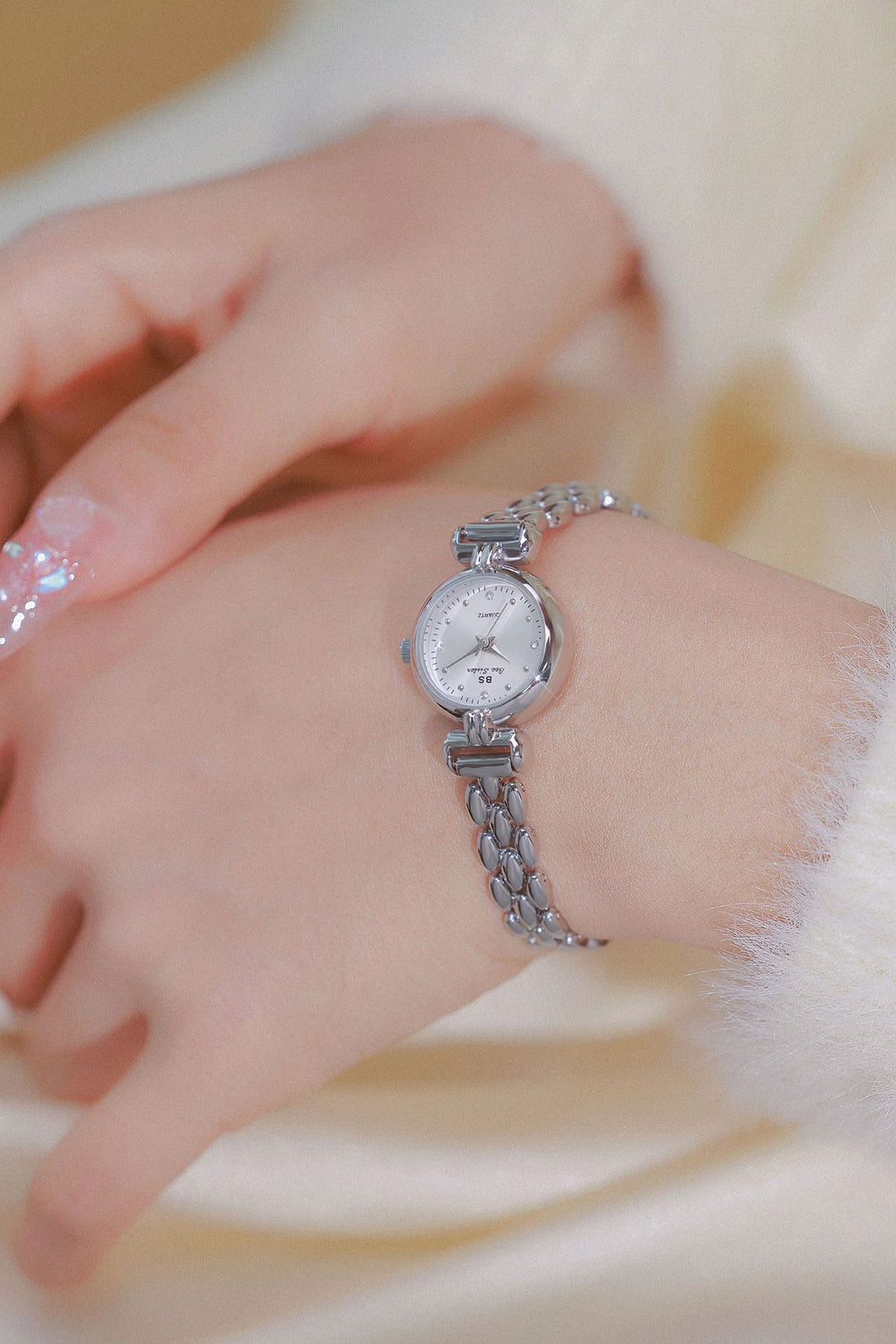 Round Crystal Dial Link Bracelet Watch
