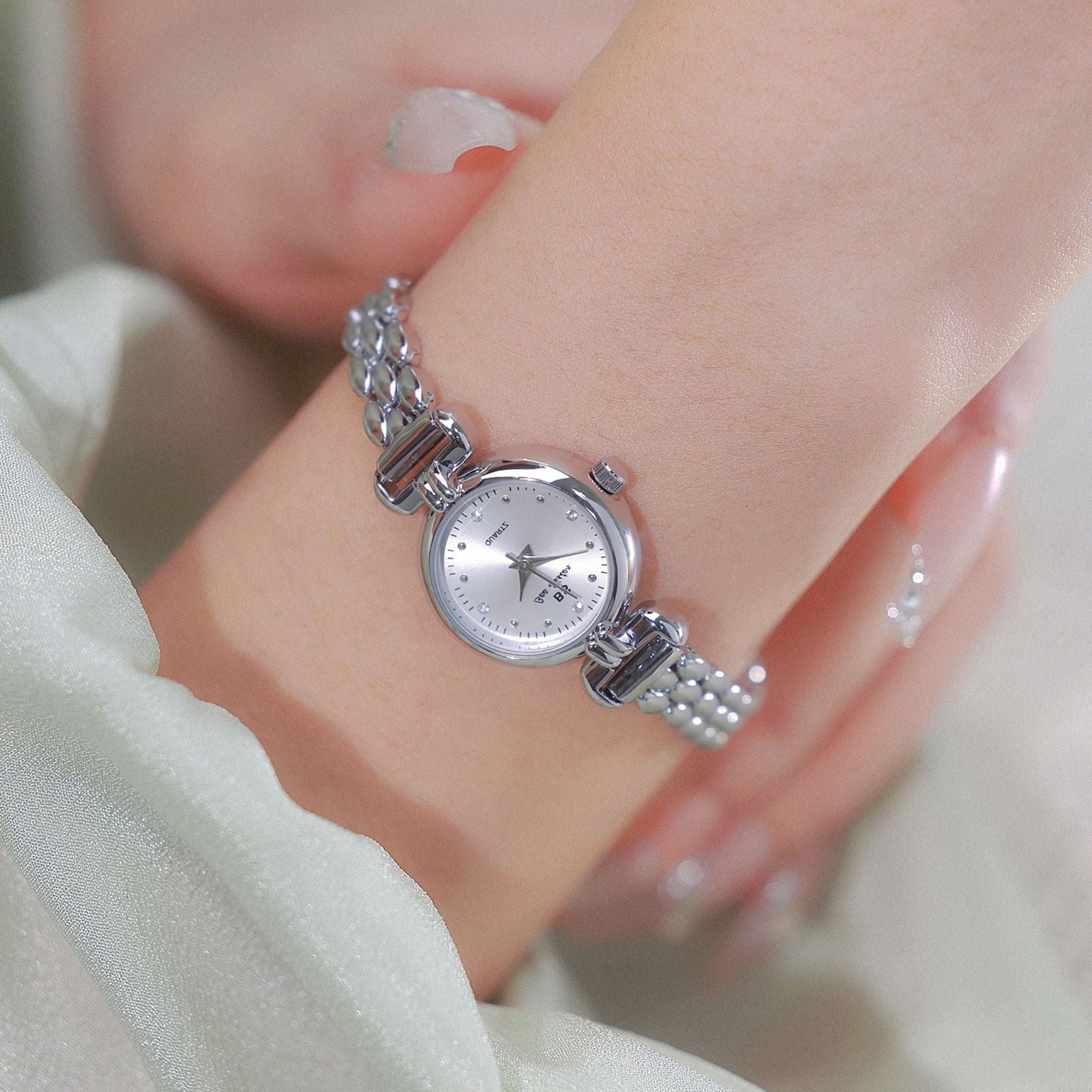 Round Crystal Dial Link Bracelet Watch