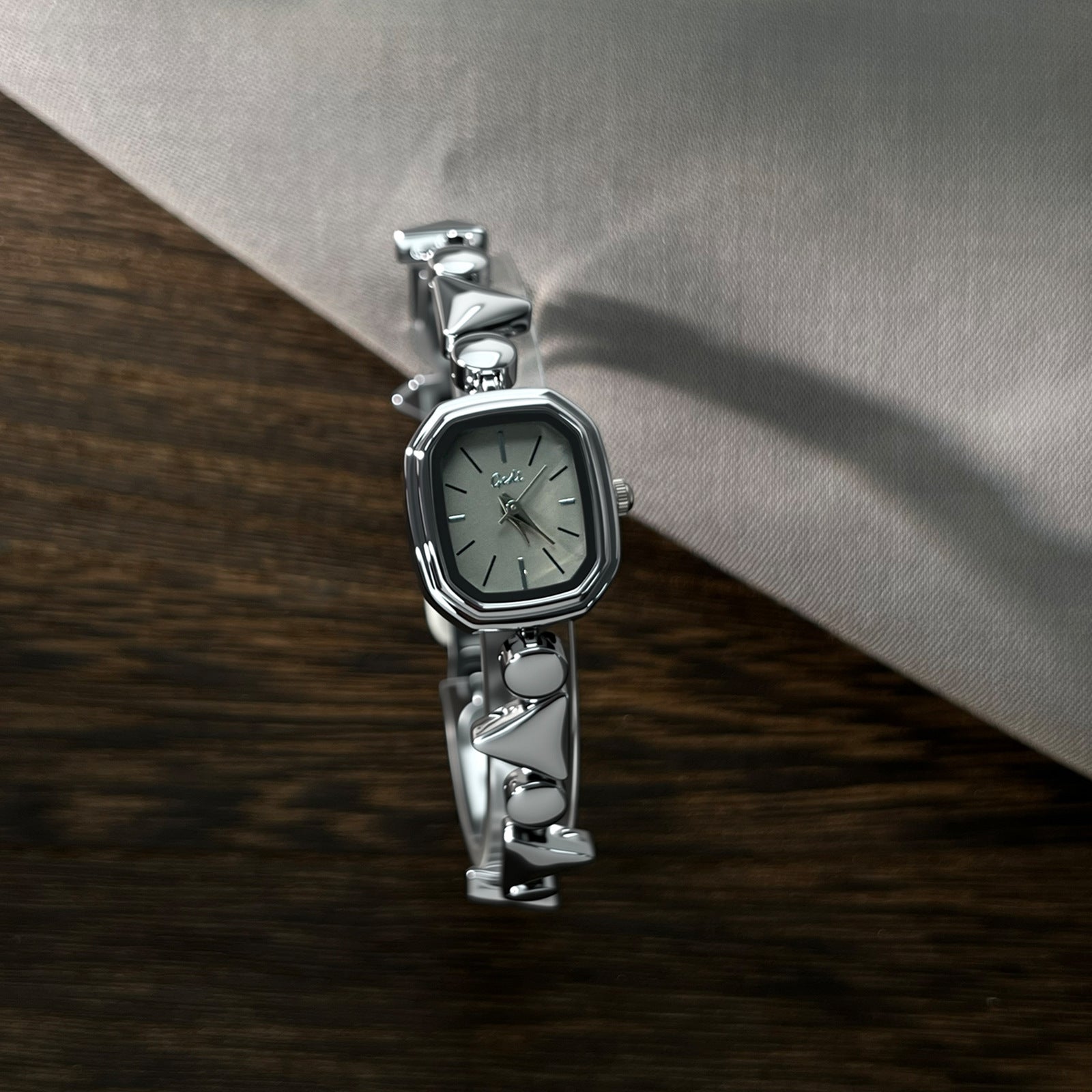Geometric Bezel Minimal Link Bracelet Watch