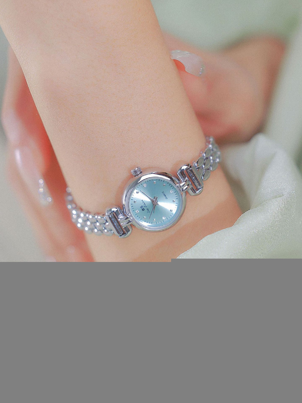 Round Crystal Dial Link Bracelet Watch