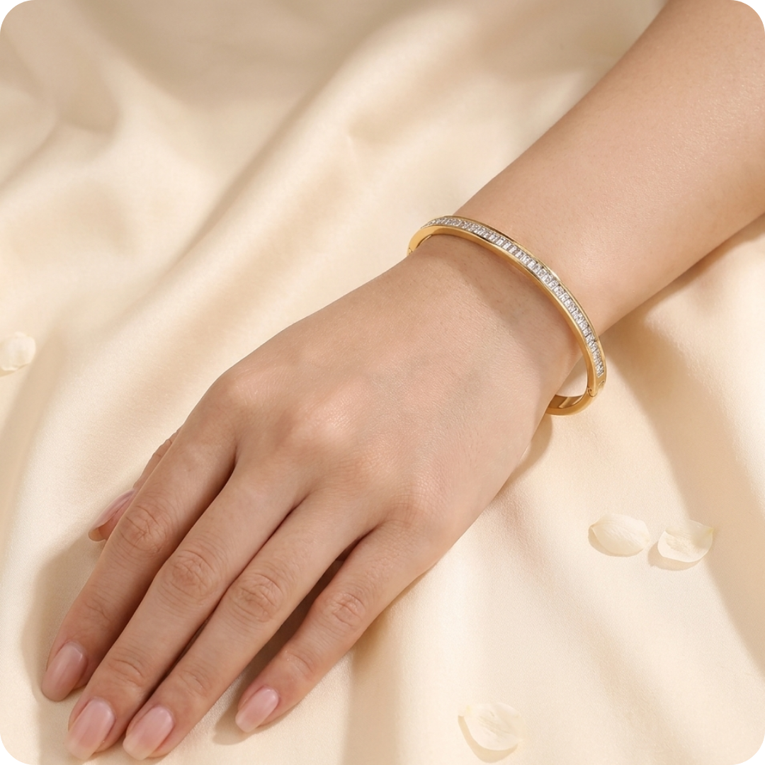 Gold Circle Rhinestone Elegant Bangle