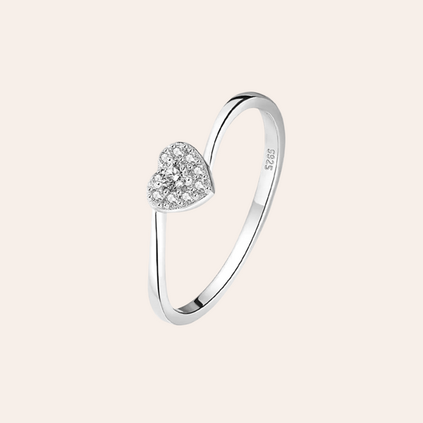 Nouravi Zircon Heart Ring